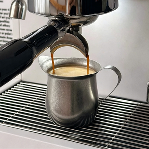 เหยือกนมสแตนเลสสตีลวินเทจ SFB106 811 เหยือกครีมกาแฟแบบย้อนยุคสำหรับบาร์เอสเพรสโซ บ้าน และครัว - Product Image 5