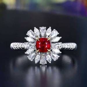 Anillo Halo con Rubí de Mozambique Sin Calentar, Oro Blanco de 18K con 28 Diamantes de 0.44ct, Gema Central de 0.58ct, Joyería Elegante para Mujer - Product Image 1