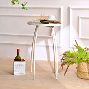 Table basse ronde en bois sculpté de style européen INNOVA avec pieds en métal pour le salon de la maison - Product Image 3