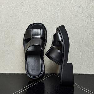 Nuevas sandalias de verano para hombre, con plataforma, de cuero, suela gruesa, punta abierta y tira recta. - Product Image 2