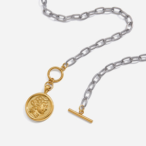 Collier pendentif bicolore en acier inoxydable avec motif doré pour un usage quotidien - Product Image 1