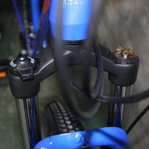 Vélo à suspension de 29 <span class=keywords><strong>pouces</strong></span> de grande <span class=keywords><strong>taille</strong></span> <span class=keywords><strong>VTT</strong></span> en alliage d'aluminium avec système de transmission à <span class=keywords><strong>24</strong></span> vitesses - Product Image 6