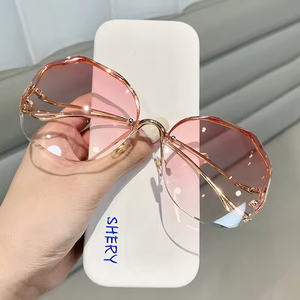 Exquisitas y Elegantes Gafas de Sol con Protección UV en Color Degradado 2025, Gafas de Sol de Moda con Borde Recto Sin Montura - Product Image 6