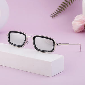 Gafas de sol cuadradas Nathalie para mujer, montura de PC UV400, lentes de clase 2, estilo retro de moda - Product Image 5