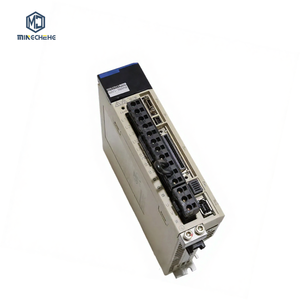 Servomoteur et variateur de fréquence AC 220V 10A SGM7J-2R8A00A002 à inertie moyenne, petite capacité, haute efficacité, en stock - Product Image 1