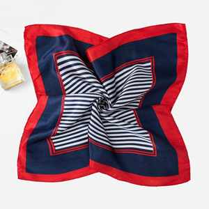 Foulard carré personnalisé pour femme grande taille 90x90cm en satin de soie pure, imprimé numérique, pour cheveux, Ethicon Soie, en coton, rayonne et polyester - Product Image 3