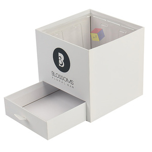 Caja de Regalo Rígida de Lujo con Diseño Floral y Logotipo Personalizado, con Cajón Deslizante para Chocolates - Product Image 5