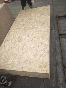 Linyi 1/2 \ "X 4 'x 8' Impermeable <span class=keywords><strong>OSB</strong></span> 3-18mm de <span class=keywords><strong>espesor</strong></span> Tablero de revestimiento de <span class=keywords><strong>techo</strong></span> de madera de álamo <span class=keywords><strong>para</strong></span> la construcción Producto de tablero de escamas - Product Image 3