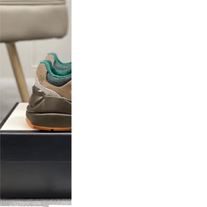 Vente en gros de baskets rétro marron bordeaux, chaussures streetwear décontractées personnalisées multi-matériaux - Product Image 1
