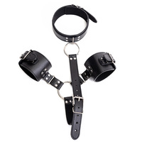 Accessoires SM populaires : Menottes inversées en PU et colliers connectés pour jeux de soumission, jouets sexuels alternatifs pour adultes