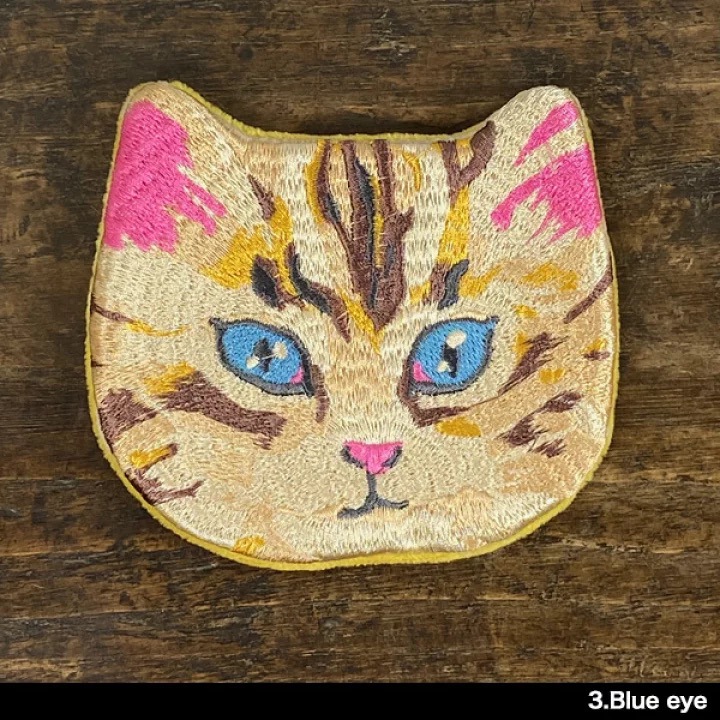 Petit sac brodé chat-tache jaune