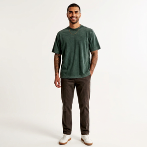 T-shirts pour hommes en gros, personnalisables, matière respirante, col rond, manches courtes, coupe classique, impression et broderie sur mesure pour hommes - Product Image 1