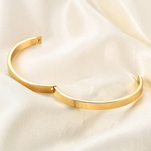 Bracelet manchette simple et lisse en acier inoxydable, largeur 6 mm, couleur or, pour femme, bijou cadeau - Product Image 3