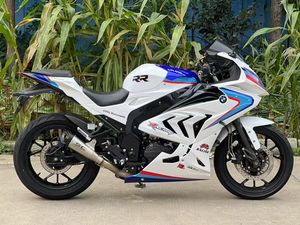 Moteur de moto sportive à essence de 250 cm³ d'occasion - Product Image 3