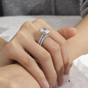 Bague en diamant de laboratoire Messi Jewelry MSR-1698 en platine, sertie griffe, forme coussin, bijoux de mode - Product Image 6