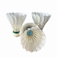 Volant de badminton en plumes d'oie de qualité B, modèle ST NO 5. La conception à deux couches permet un emballage personnalisable.