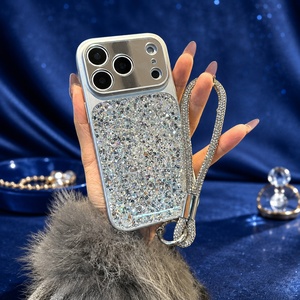 เคสโทรศัพท์แบบมีกลิตเตอร์สำหรับ iPhone วัสดุ PC หรูหรา ป้องกันแรงกระแทก พร้อมสายคล้อง - Product Image 4