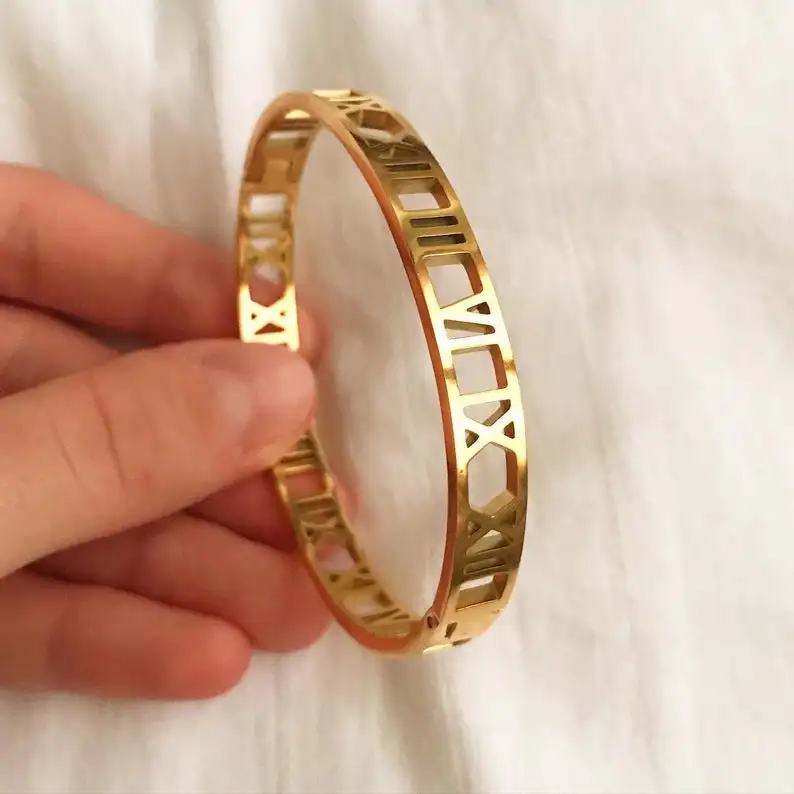 Inspire joias personalizadas, numeral romano pulseira em aço inoxidável pulseira com letra cortada para mulheres