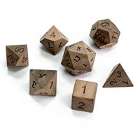 Vente en gros de jeu de dés D&D personnalisable en bois naturel sculpté, 7 pièces, 16 mm, emballage en boîte en velours/métal, fabrication artisanale, jeu pour adultes