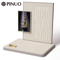 PINUO Ensemble de présentoirs de luxe personnalisés pour bijoux, en microfibre beige, pour colliers, pendentifs et accessoires de comptoir de bijouterie pour magasin