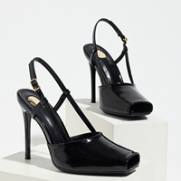 Escarpins chic noirs vernis à bout ouvert avec bride arrière, talon aiguille, résistants et élégants pour les soirées romantiques et les tenues stylées