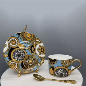 Juego de tazas de café y té de porcelana fina con diseño barroco y una exquisita caja de regalo. Borde dorado para realzar su lujo y elegancia. - Product Image 1