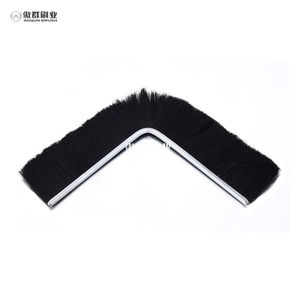 فرشاة عازلة سوداء لأبواب المرآب - Product Image 4