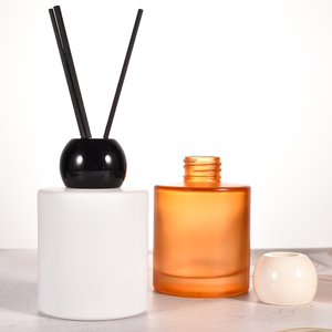 カスタム150mlフロストホワイトラウンドガラスリードディフューザーオイルボトル用空室用フレグランススクリューキャップ付き最小注文100個 - Product Image 6