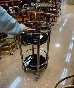 รถเข็นเครื่องดื่มทรงกลม 4 ล้อ สแตนเลส กระจกนิรภัย ดีไซน์ทันสมัย สำหรับโรงแรม ร้านอาหาร และการใช้งานในห้องอาหาร - Product Image 5