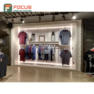 Vitrine en acier inoxydable et verre pour boutique contemporaine, service d'installation, magasin de vêtements - Product Image 1