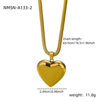 Collier ras de cou avec pendentif en forme de cœur imperméable, collier à breloque creux plaqué or en acier inoxydable non décolorant, accessoires de bijoux pour femmes
