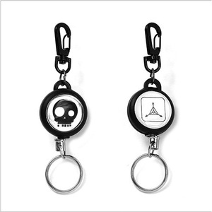 Porte-clés rétractable Tad Black en acier inoxydable, extension de 60 cm, forme ronde, crochet tactique EDC, utilisation en extérieur - Product Image 2
