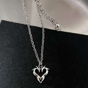 Y2K Flail Fire Herz-Zähne Anhänger Halskette für Damen und Herren, Charm-Halskette, Grunge Punk Mode-Schmuck - Product Image 4