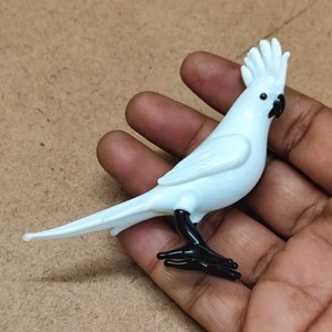 Figura de Cacatúa de Cristal Soplado de Murano, Mundo de Cristal en Miniatura, Patas Blancas y Negras, Diseño Minimalista, Accesorio Ligero para Decoración de Oficina - Product Image 6