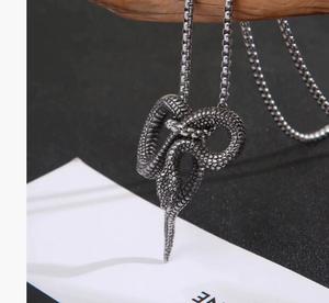 Colgante de <span class=keywords><strong>serpentina</strong></span> de acero inoxidable, venta al por mayor, colgante de collar de acero de titanio con personalidad Retro Python - Product Image 4