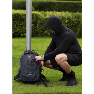 Mochila de Senderismo Osprey Comet 30L, Gran Capacidad, para Viajes al Aire Libre, con Compartimento para Portátil, Unisex, Azul Oscuro - Product Image 3