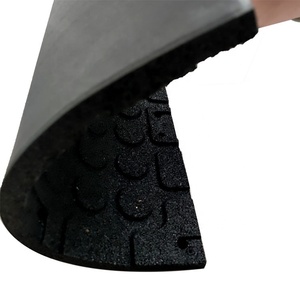 Rollos y Losetas de Piso de Goma Antideslizante para Gimnasio y Equipamiento Deportivo - Product Image 4