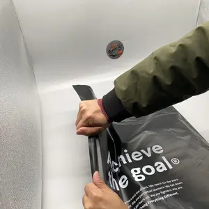 Bolsas de mensajería negras recicladas con logotipo personalizado impreso, paquete de envío de ropa, sobre de poliéster, correo postal