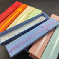 Boîte à bijoux chic en kraft mini, finition mate, petite boîte cadeau pour boucles d'oreilles et bagues