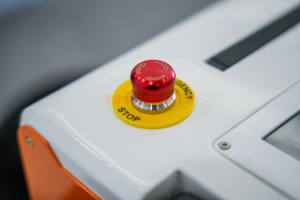 آلة تنظيف بالليزر النبضي المحمولة بقوة 300 واط و500 واط متعددة الأغراض لإزالة الصدأ والطلاء من الأسطح المعدنية والحجرية والخشبية - Product Image 6