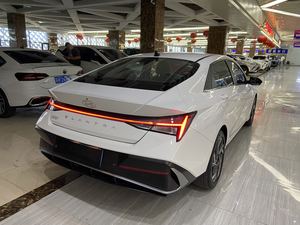 Hyundai Elantra 2023 1.5L CVT <span class=keywords><strong>LUX</strong></span> Edizione Premium, Vernice Originale di Fabbrica 100% su Tutta la Carrozzeria, Auto Usata di Seconda Mano - Product Image 4
