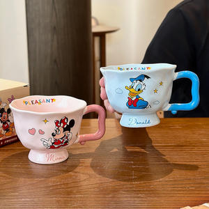 Tasse en céramique Disney Minnie Donald, forme irrégulière en porcelaine avec poignée, tasse à café pour enfants, collection printemps 2025 - Product Image 1