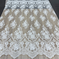 Tissu en dentelle de tulle Chantilly blanc GCW-Q10200 à motif floral médaillon baroque symétrique pour studio de couture de créateur
