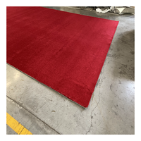 Tapis rouge uni pour événements, expositions, mariages