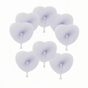Abanicos de Papel Plegables en Forma de Corazón Blancos con Asas de Plástico, Colores Personalizados, para Pintar DIY - Product Image 1