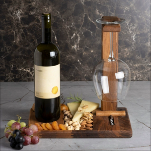 Planche à fromage en bois gravée sur mesure avec porte-bouteilles, ensemble de service pour charcuterie, cadeau haut de gamme pour l'inauguration d'une maison, un mariage et les amateurs de vin - Product Image 3