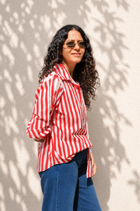 Camisa tejida holgada con rayas de margaritas para mujer |   Top informal estampado con logo frontal y bordado de parche |   Ropa Cómoda para Uso Diario - Product Image 4