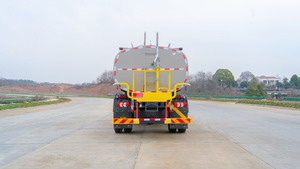 Camión Cisterna de Alta Calidad con Motor Diésel Shacman X9 de 15000L, Bomba de Agua, Emisión Euro 6 para Minería, Construcción y Trabajo en Altura - Product Image 4