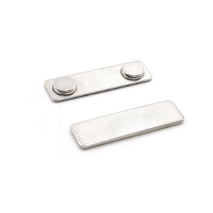 도매 맞춤 제작 금속 자석 명찰/플라스틱 무료 샘플 접착식 네오디뮴 마그네틱 이름표 홀더 배지 - Product Image 1