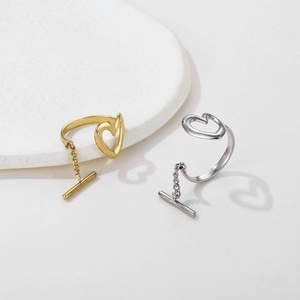 Anillo de Acero Inoxidable con Borlas Chapadas en Oro de Buena Calidad, Anillo Hueco con Forma de Corazón - Product Image 6